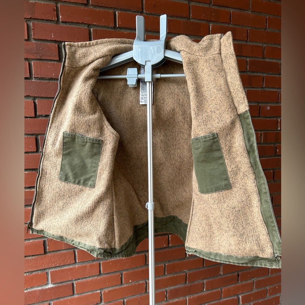 Carhartt Canvas Vest, Women Medium Army Green color - Picture 3 of 6